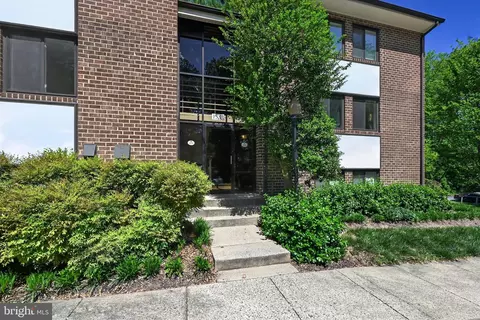 1533 Northgate Sq #11B, Reston, VA 20190