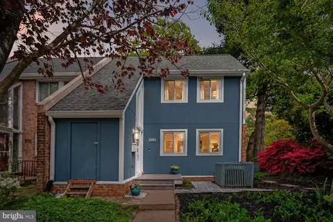 11110 Forest Edge Dr, Reston, VA 20190