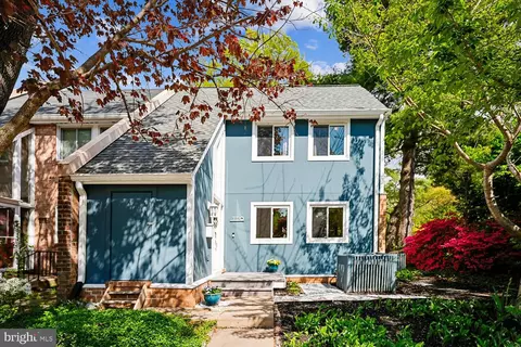 11110 Forest Edge Dr, Reston, VA 20190