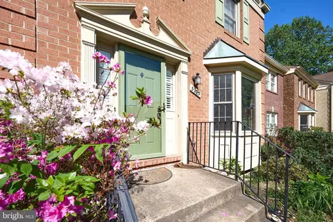 5105 Kenside Ct, Annandale, VA 22003