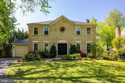 502 Woodland Ct NW, Vienna, VA 22180