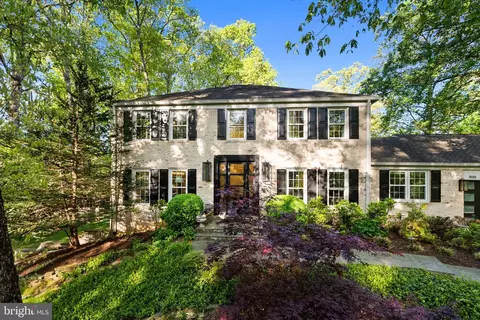 3121 Trenholm Dr, Oakton, VA 22124