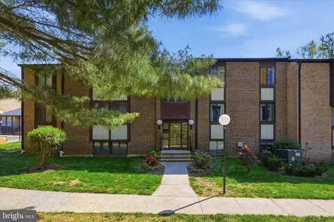 9731 Kings Crown Ct #102, Fairfax, VA 22031