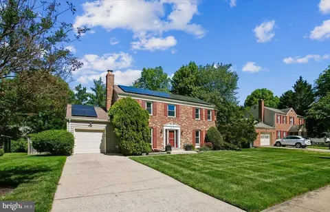 8117 Cooper St, Alexandria, VA 22309