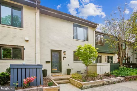 2017 Sarazen Pl, Reston, VA 20191