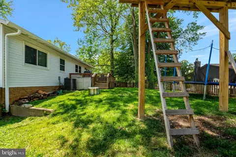 Exterior - 7212 Galgate Dr, Springfield, VA 22153 photo 6 of 10
