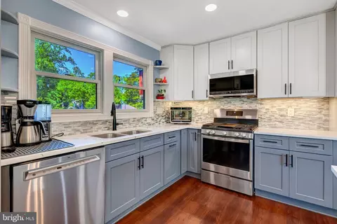 Kitchen - 7212 Galgate Dr, Springfield, VA 22153 photo 2 of 6