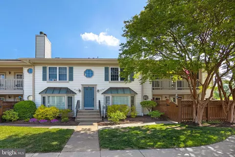 6052 Essex House Sq, Alexandria, VA 22310