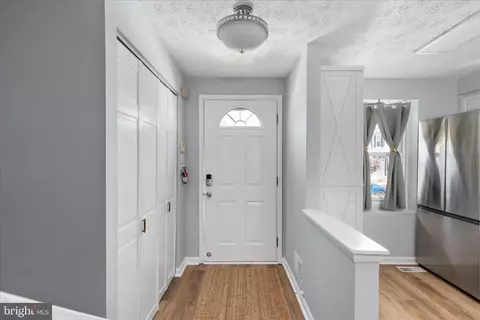8307 Crestmont Cir, Springfield, VA 22153 photo 3