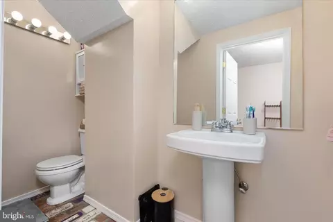 8307 Crestmont Cir, Springfield, VA 22153 photo 21