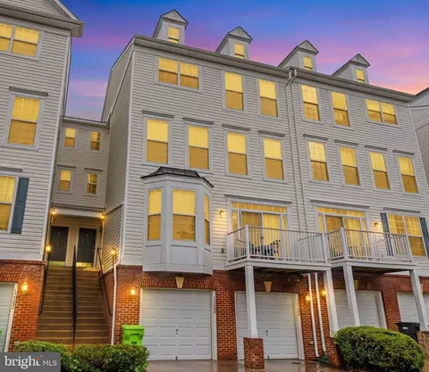 13698 Salk St #281, Herndon, VA 20171