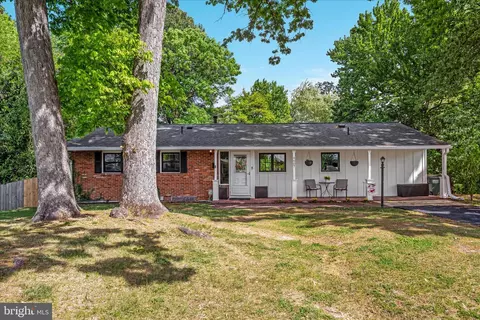 4607 Mayor Pl, Alexandria, VA 22310