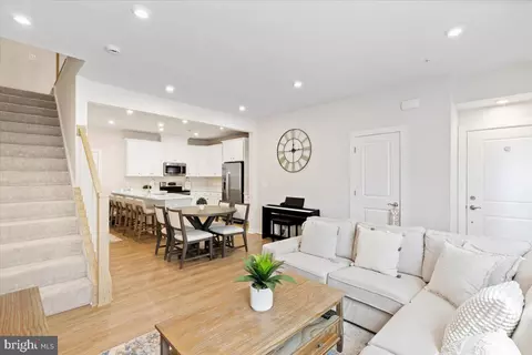 2437 Silver Line Aly #69A, Herndon, VA 20171