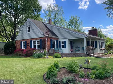 7133 Tyler Ave, Falls Church, VA 22042