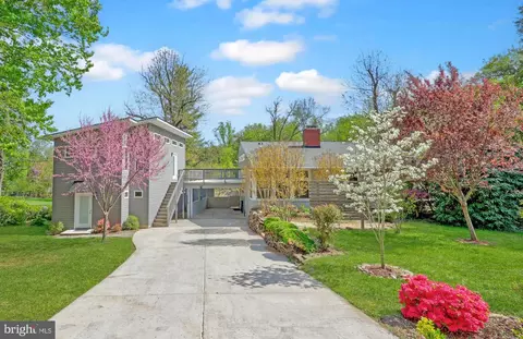 3530 Slade Run Dr, Falls Church, VA 22042