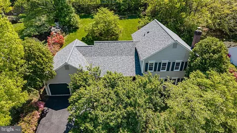 2701 Reign St, Herndon, VA 20171
