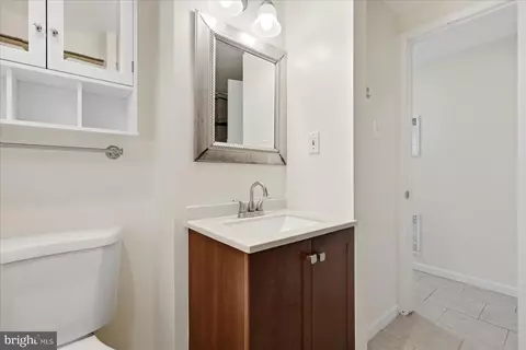 Bath - 6500 Haystack Rd, Alexandria, VA 22310 photo 3 of 3