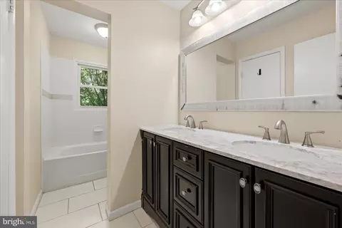 Entry Way - 6500 Haystack Rd, Alexandria, VA 22310 photo 2 of 3