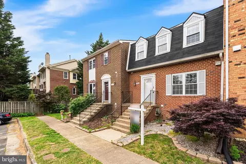 5532 Maplefield Pl, Alexandria, VA 22310