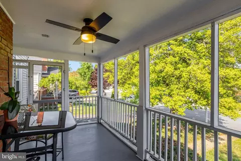 2850 Brook Dr, Falls Church, VA 22042