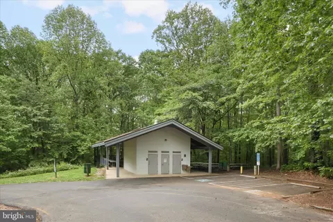 Exterior - 7608 Hamlet St, Springfield, VA 22151 photo 10 of 11