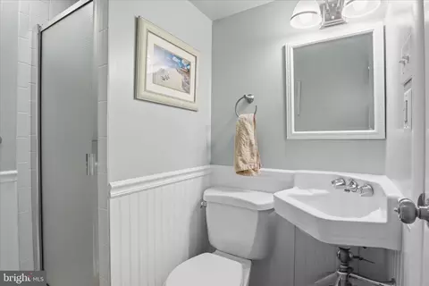 Bath - 7608 Hamlet St, Springfield, VA 22151 photo 4 of 4