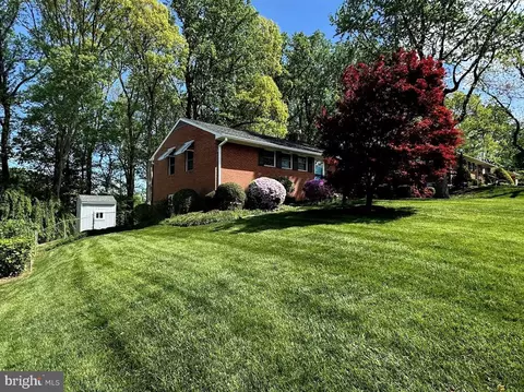 Exterior - 7608 Hamlet St, Springfield, VA 22151 photo 2 of 11