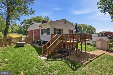 Exterior - 7608 Hamlet St, Springfield, VA 22151 photo 7 of 11