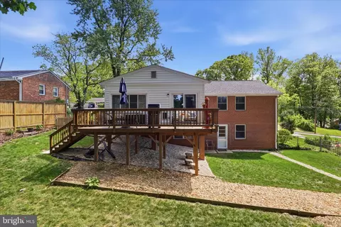Exterior - 7608 Hamlet St, Springfield, VA 22151 photo 8 of 11