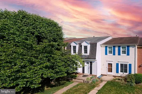 14329 Watery Mountain Ct, Centreville, VA 20120