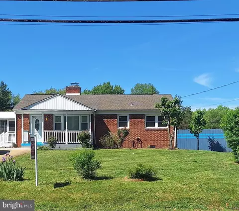 8816 Cooper Rd, Alexandria, VA 22309