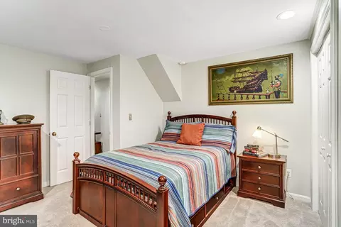 Bedroom - 8428 Grenoble Ct, Springfield, VA 22152 photo 6 of 7