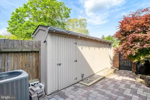 Exterior - 8428 Grenoble Ct, Springfield, VA 22152 photo 5 of 6