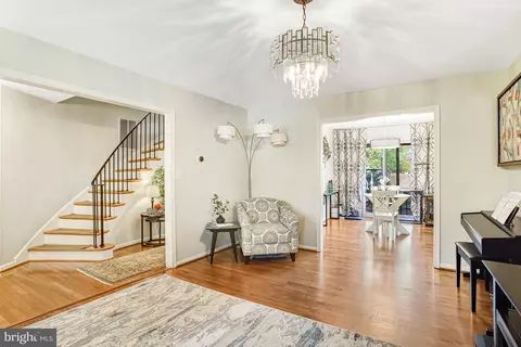 Entry Way - 8428 Grenoble Ct, Springfield, VA 22152 photo 2 of 4