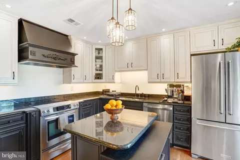 Kitchen - 8428 Grenoble Ct, Springfield, VA 22152 photo 2 of 4