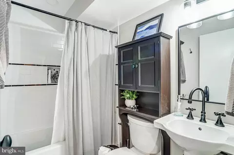 Bath - 8428 Grenoble Ct, Springfield, VA 22152 photo 3 of 3
