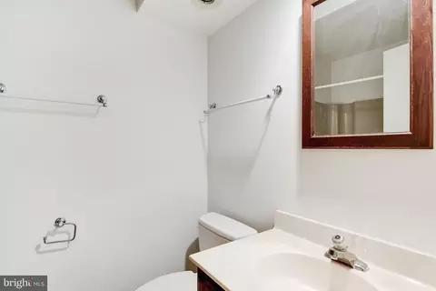 Bath - 10214 Eagle Landing Ct, Burke, VA 22015 photo 2 of 2