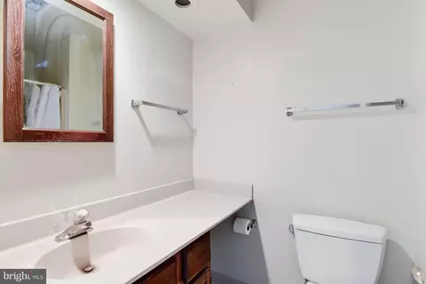Bath - 10214 Eagle Landing Ct, Burke, VA 22015 photo 1 of 2