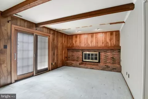 Living - 10214 Eagle Landing Ct, Burke, VA 22015 photo 3 of 4