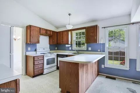 Kitchen - 10214 Eagle Landing Ct, Burke, VA 22015 photo 2 of 2