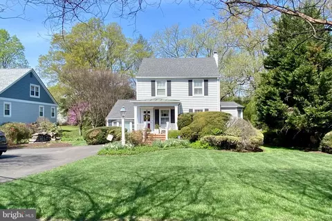 424 Creek Crossing Rd NE, Vienna, VA 22180