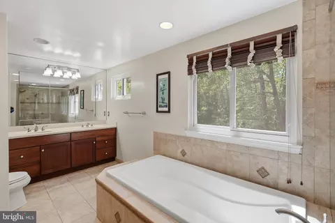 Bath - 7006 Barnack Dr, Springfield, VA 22152 photo 5 of 6