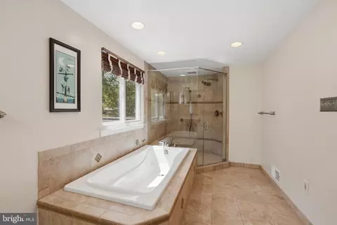 Bath - 7006 Barnack Dr, Springfield, VA 22152 photo 4 of 6
