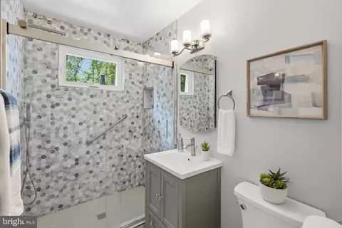 Bath - 7006 Barnack Dr, Springfield, VA 22152 photo 2 of 6