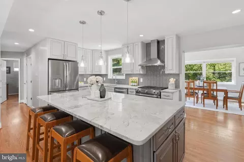 Kitchen - 7006 Barnack Dr, Springfield, VA 22152 photo 4 of 5