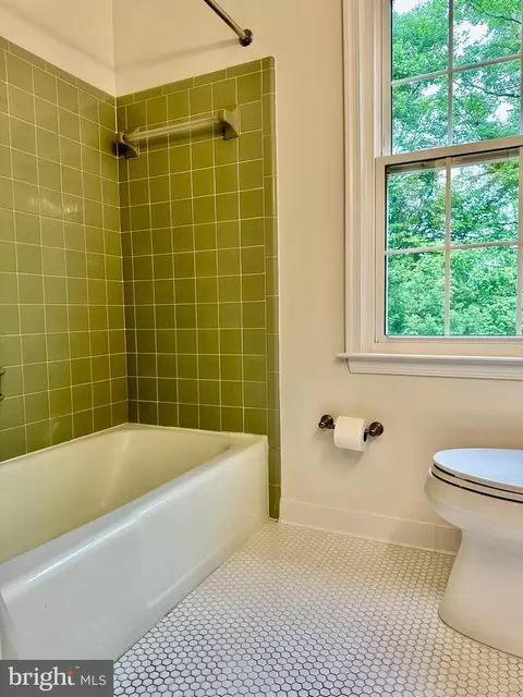 Bath - 5230 Lonsdale Dr, Springfield, VA 22151 photo 2 of 4