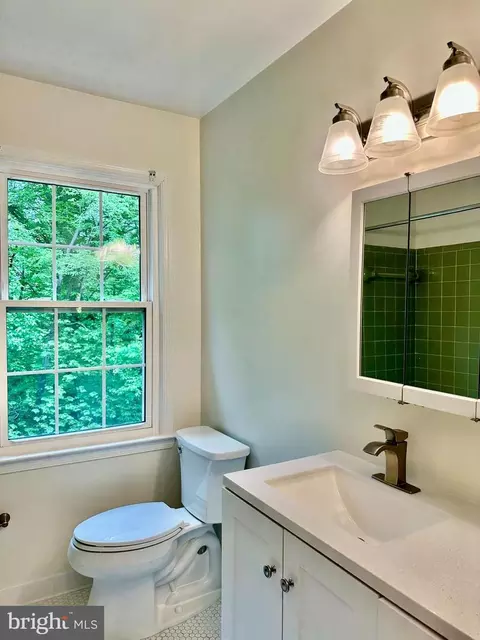 Bath - 5230 Lonsdale Dr, Springfield, VA 22151 photo 3 of 4