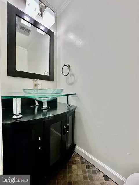 Bath - 5230 Lonsdale Dr, Springfield, VA 22151 photo 1 of 4