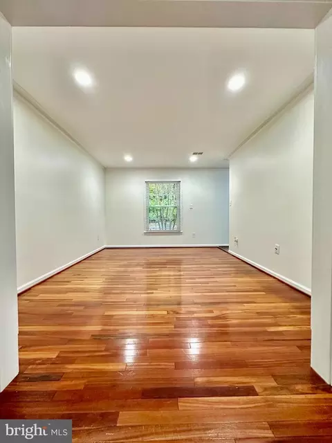 Living - 5230 Lonsdale Dr, Springfield, VA 22151 photo 1 of 1