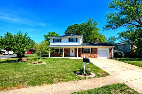 8120 Springfield Village Dr, Springfield, VA 22152